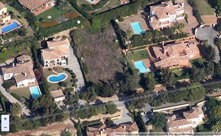 Sotogrande Alto: building plot for sale. 1249m2 with permission to construct a two level villa plus , Spain