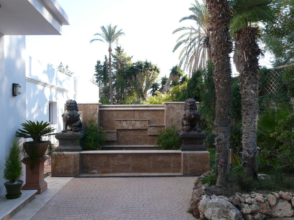 5 bedroom Villa For Sale in Estepona, Málaga - thumb 4