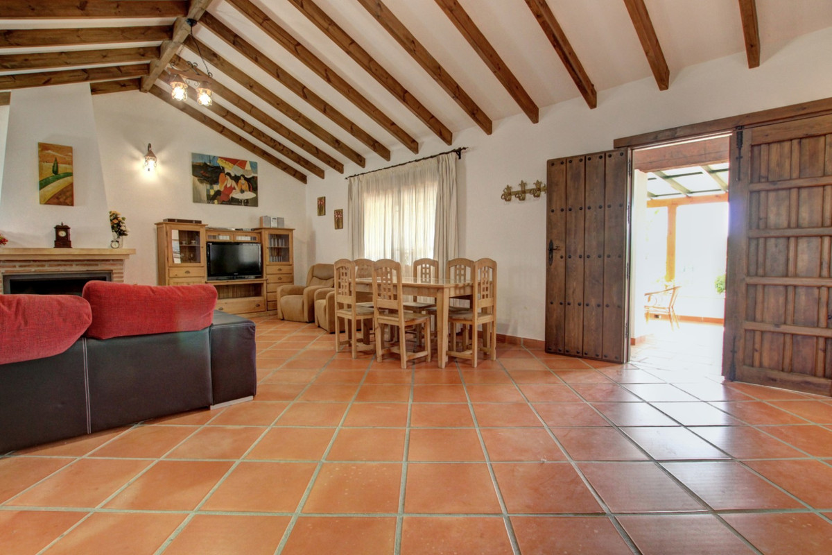 8 Bed Villa For Sale in El Madroñal, Benahavis