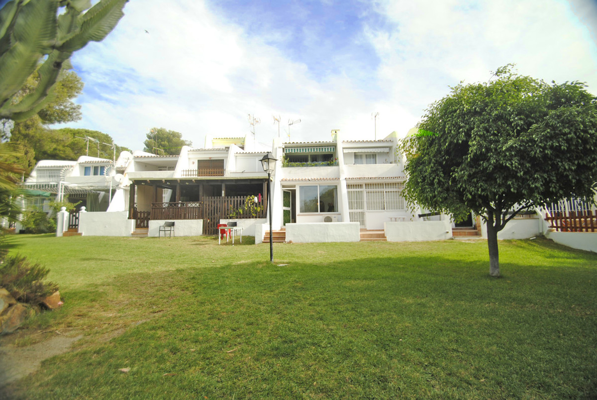 2 Dormitorios Apartamento Planta Baja  En Venta Estepona, Costa del Sol - HP3508039