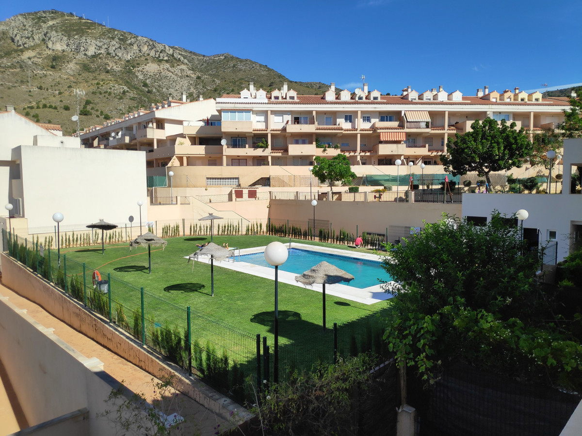 Situated in Benalmadena, is a duplex penthouse which is very bright with 4 bedrooms, fitted wardrobe, Spain