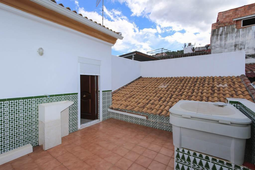 5 Bedroom Townhouse For Sale, Guaro