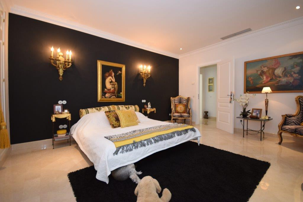 4 bedroom Villa For Sale in El Paraiso, Málaga - thumb 10