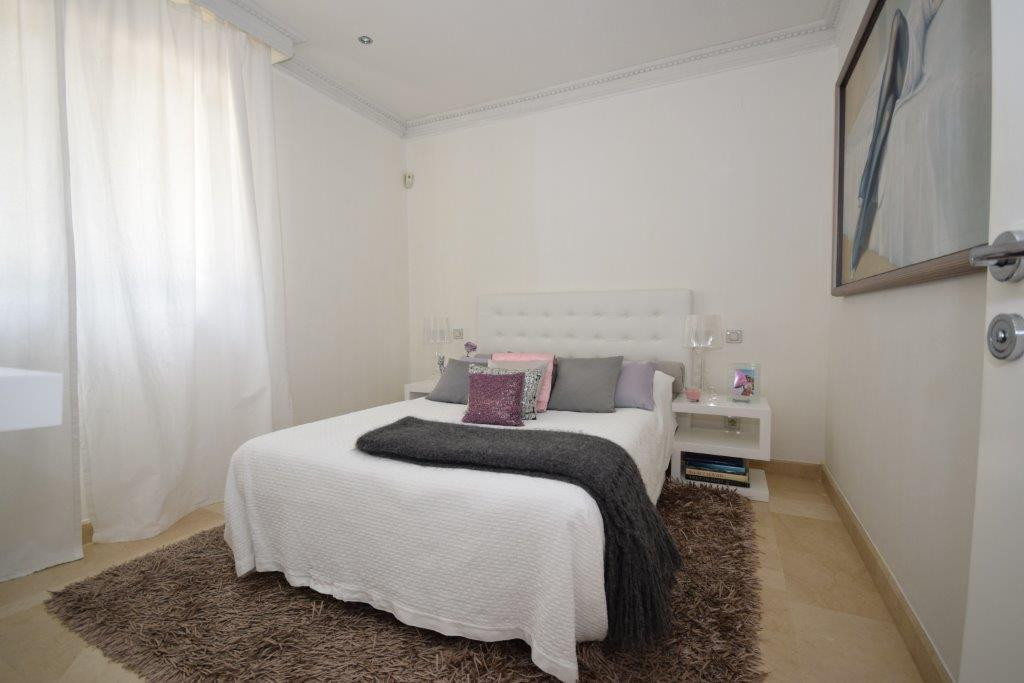4 bedroom Villa For Sale in El Paraiso, Málaga - thumb 37