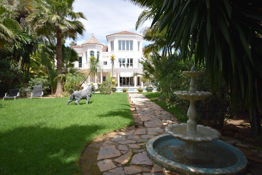 Villa te koop in El Paraiso R2914922