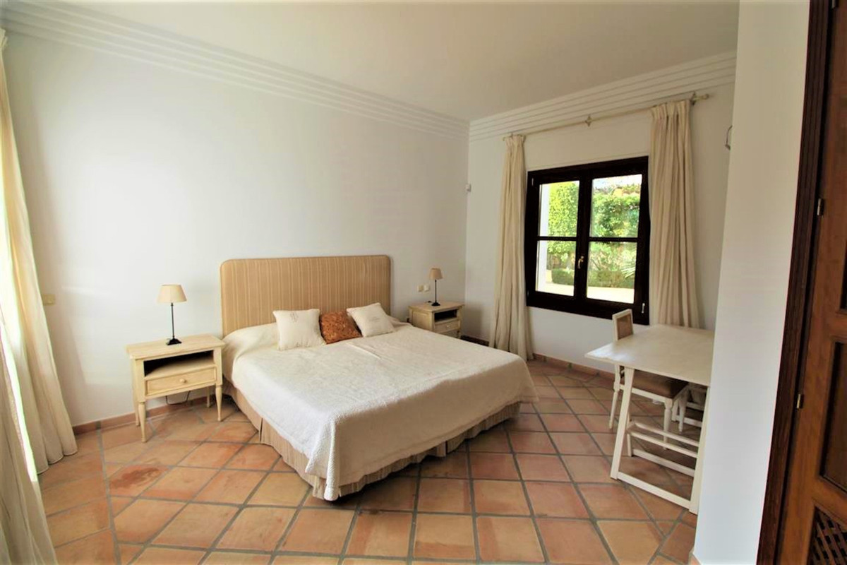 6 bedroom Villa For Sale in Sotogrande, Cádiz - thumb 13