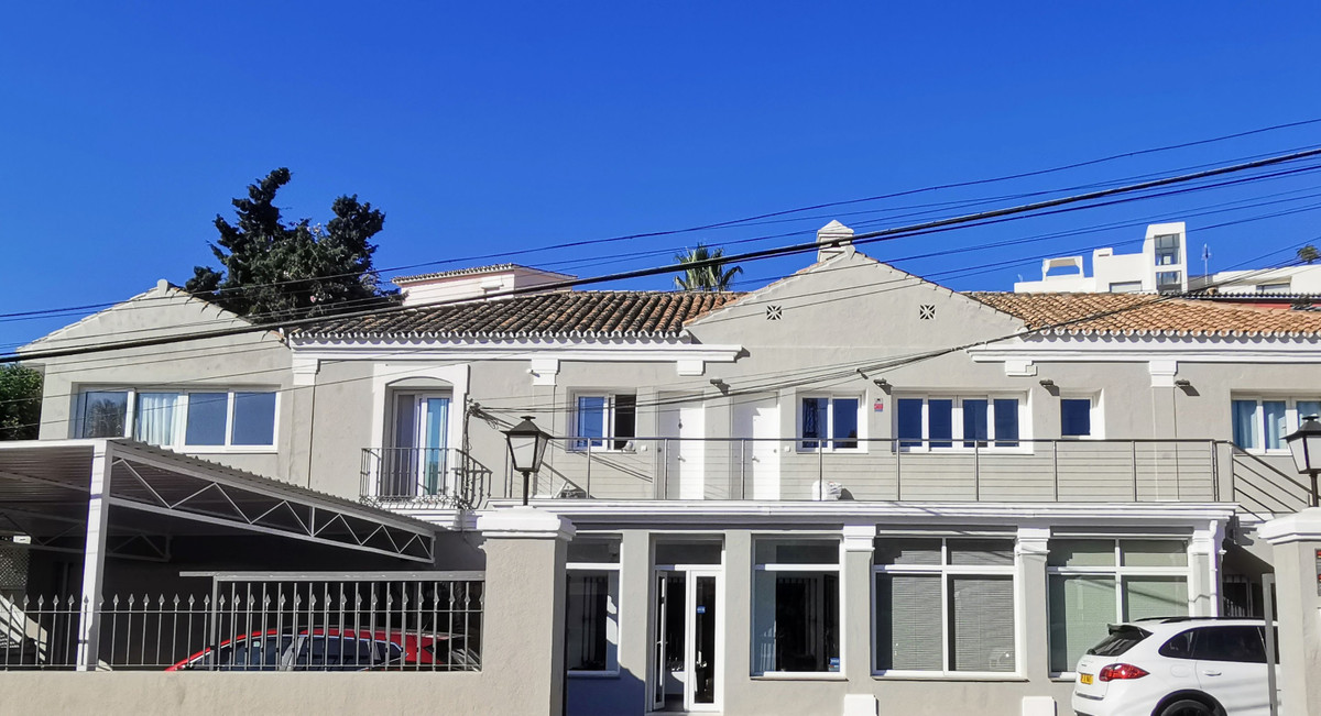 						Commercial  Office
													for sale 
																			 in Nueva Andalucía
					