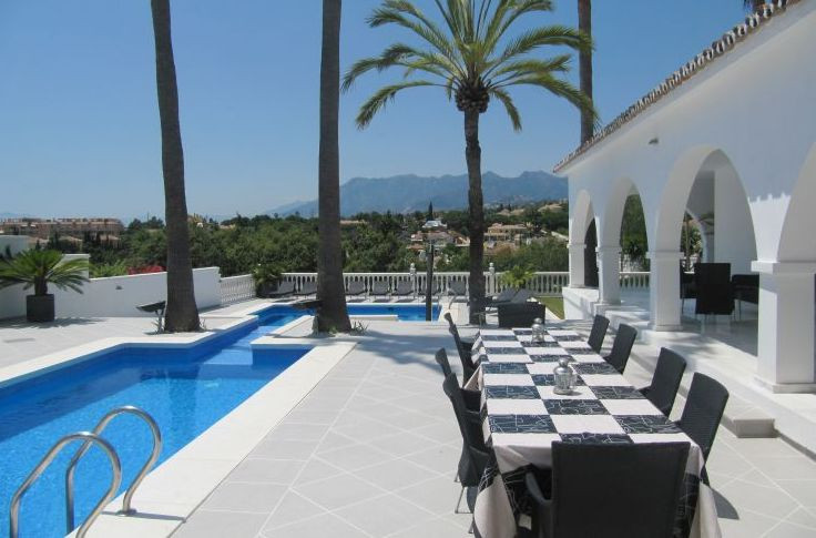 7 bedroom Villa For Sale in Elviria, Málaga - thumb 1