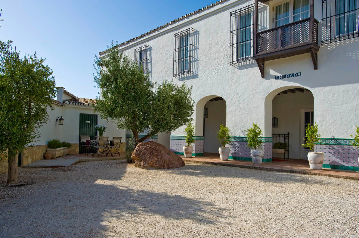 12 bedroom Villa For Sale in Fuengirola, Málaga - thumb 5