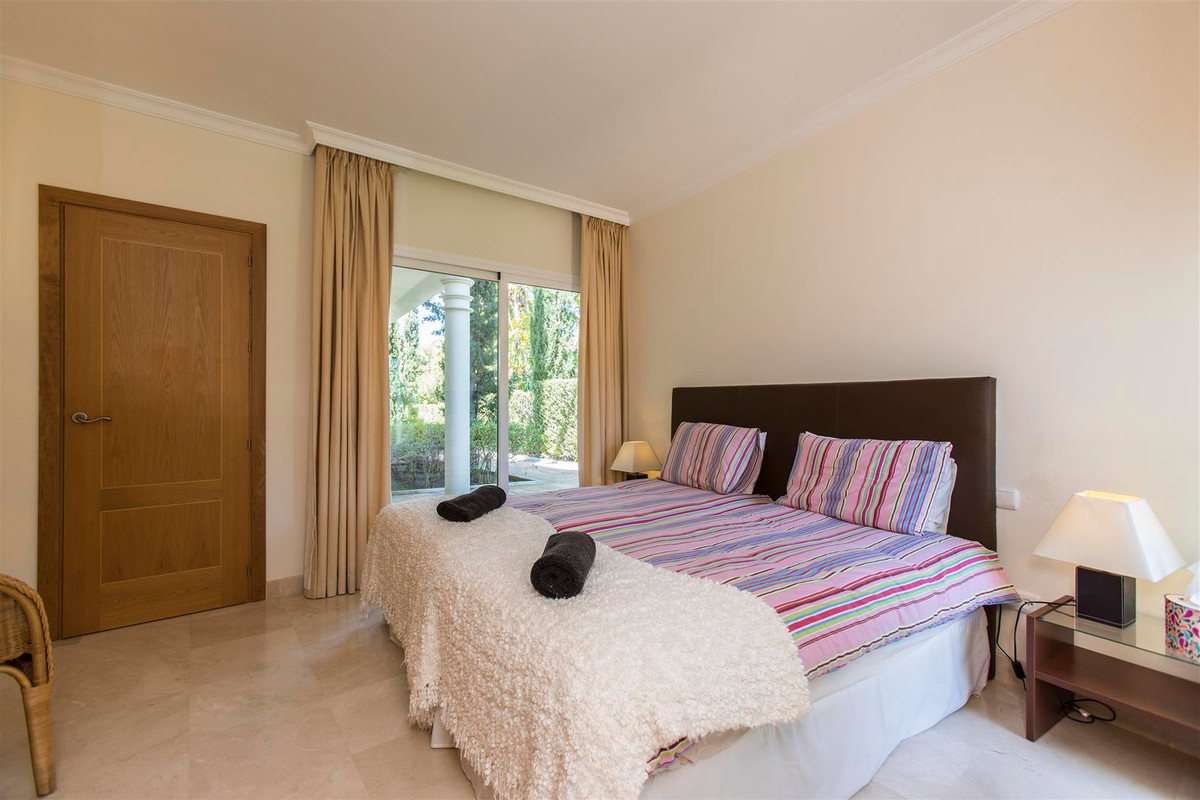 4 bedroom Villa For Sale in Los Flamingos, Málaga - thumb 30