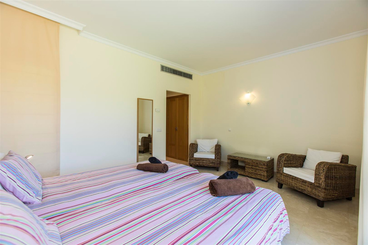 4 bedroom Villa For Sale in Los Flamingos, Málaga - thumb 34