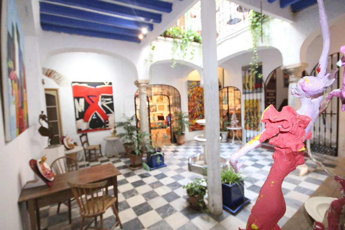 10 bedroom Townhouse For Sale in Marbella, Málaga - thumb 5