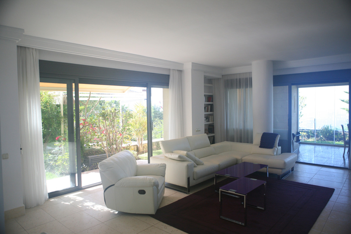 Apartment Ground Floor in Altos de los Monteros, Costa del Sol
