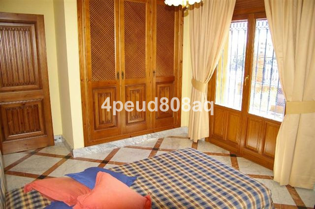 4 bedrooms Villa in Elviria