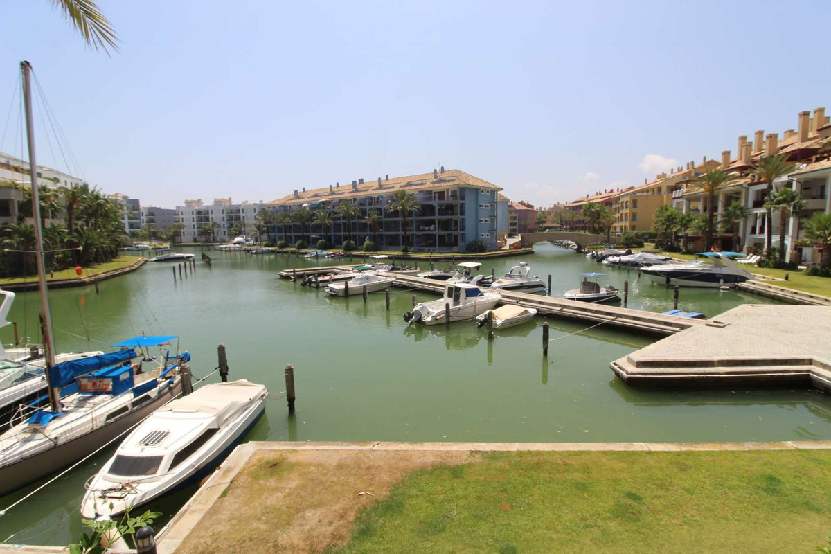 Sotogrande - this apartment impresses with its fantastic location and the comfortable size.