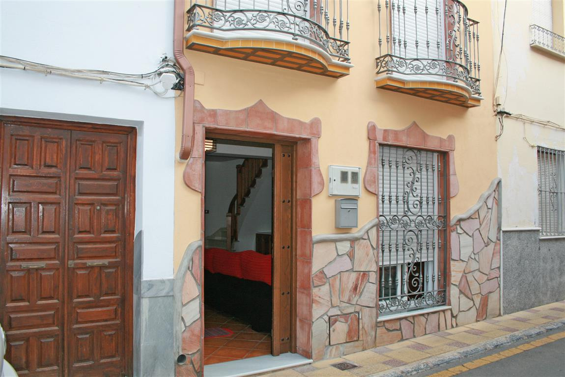 2 storey townhouse with terrace in the old town