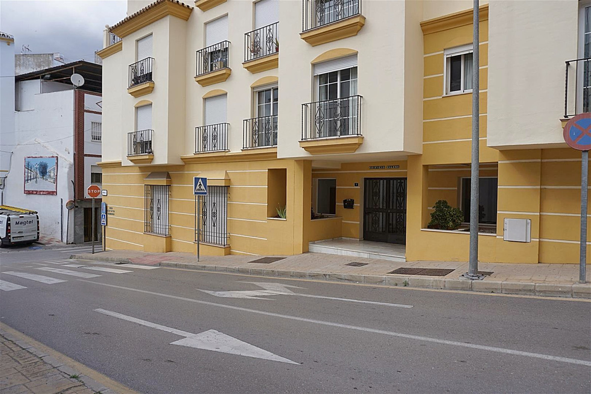 3 bed, 2 bath Apartment - Middle Floor - for sale in Coín, Málaga, for 125,000 EUR