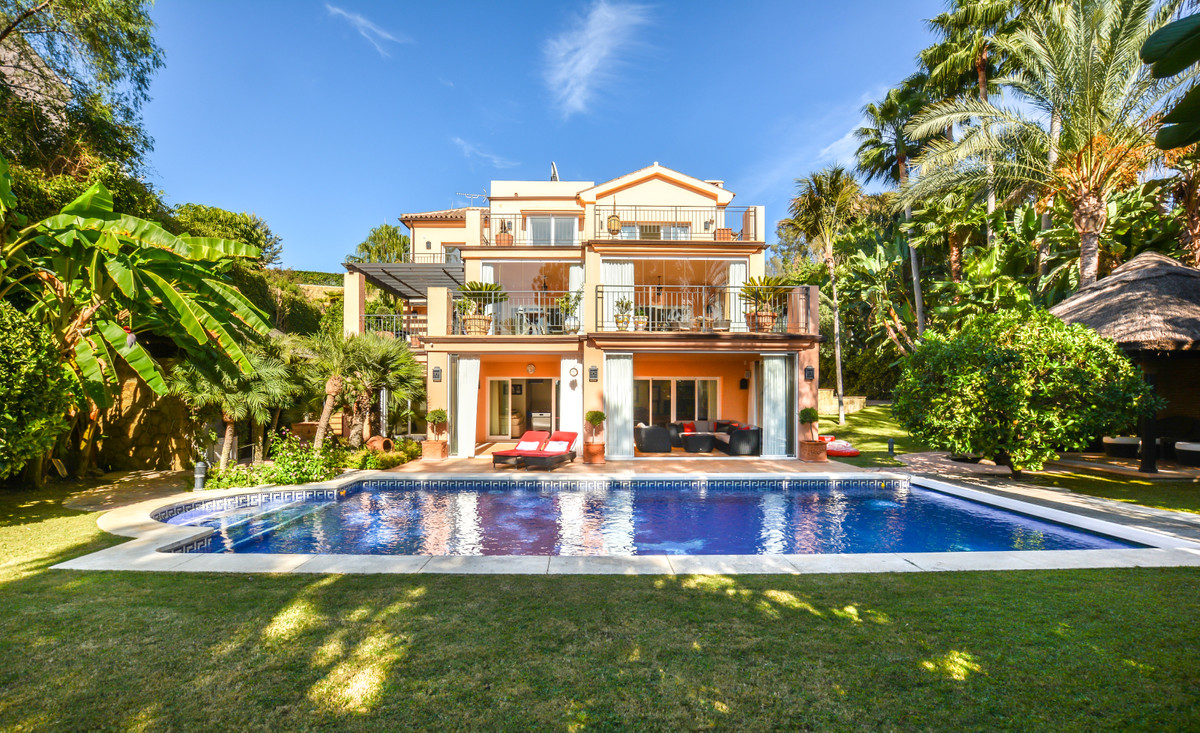 5 bed, 6 bath Villa - Detached - for sale in El Rosario, Málaga, for 1,985,000 EUR