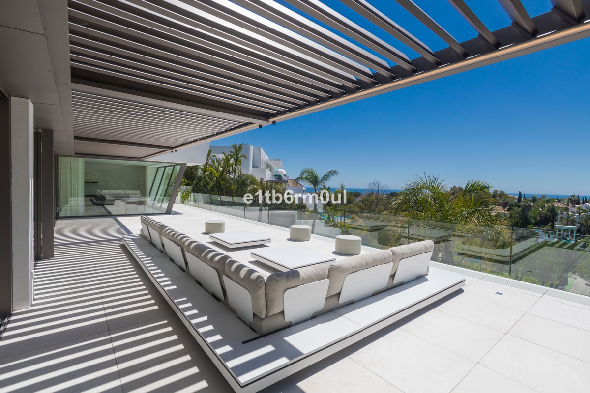 6 bedroom Villa For Sale in La Quinta, Málaga - thumb 3