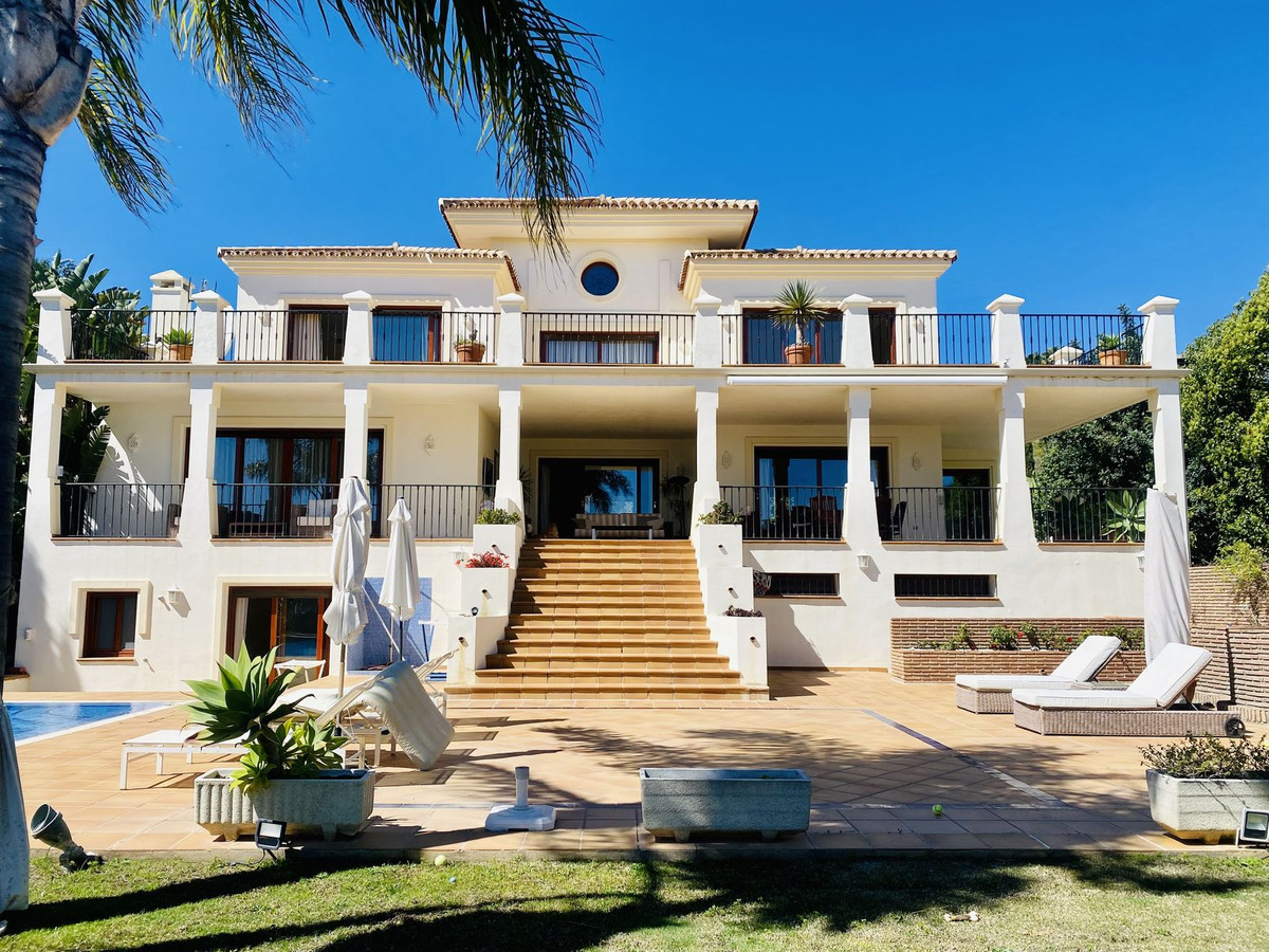 Luxury front line golf villa for sale in Los Flamingos, the sought after urbanization on the New Gol, Spain