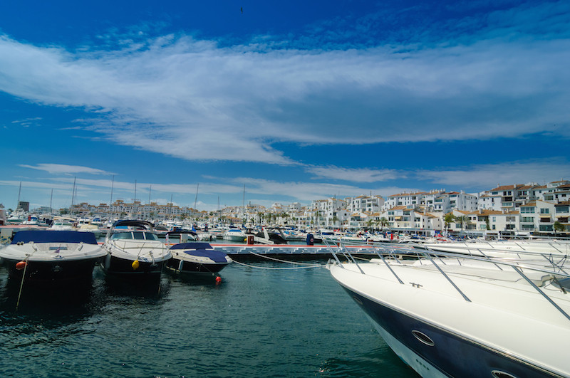 Local commercial in a Prime located in a First line of Puerto Banus, 110m2 and 70m2 terrace, Spain