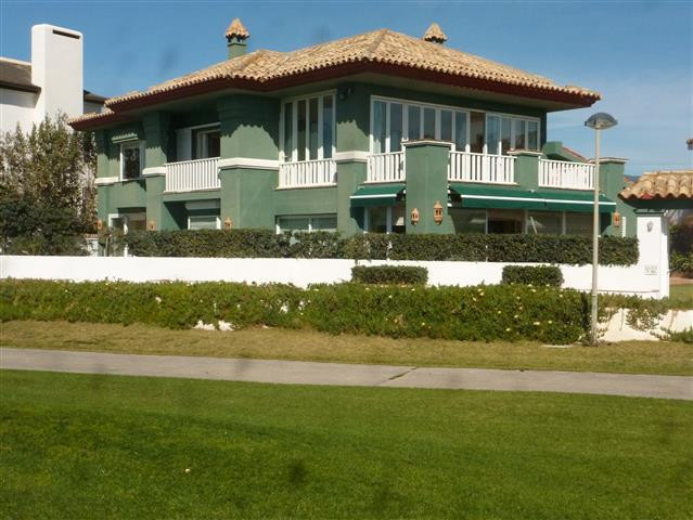 						Villa  Individuelle
													en vente 
															et en location
																			 à Guadalmina Baja
					