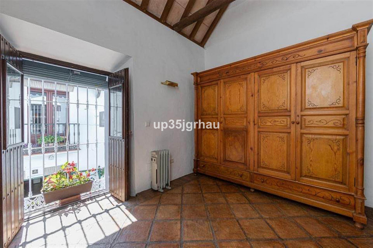 4 bedroom Townhouse For Sale in Estepona, Málaga - thumb 14