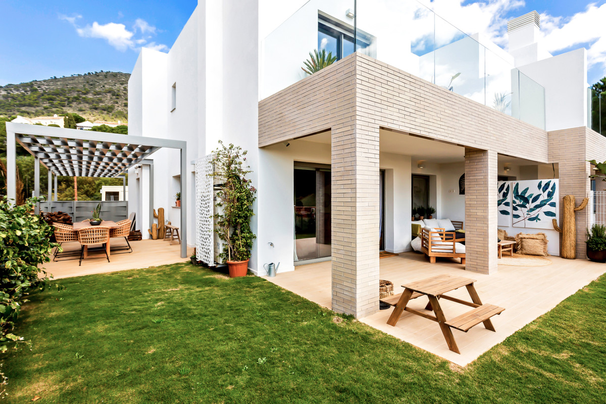 MODERN AND COZY SEMI-DETACHED HOUSE, BRAND NEW IN A PRIVILEGED AREA OF LA RESERVA DE HIGUERON. WITH , Spain