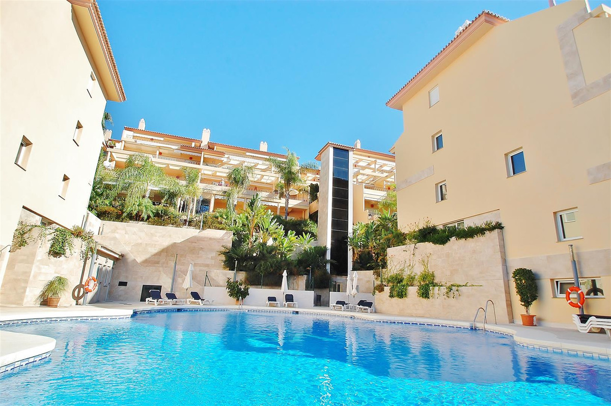 1 Bedroom Ground Floor Apartment For Sale Nueva Andalucía, Costa del Sol - HP3425848
