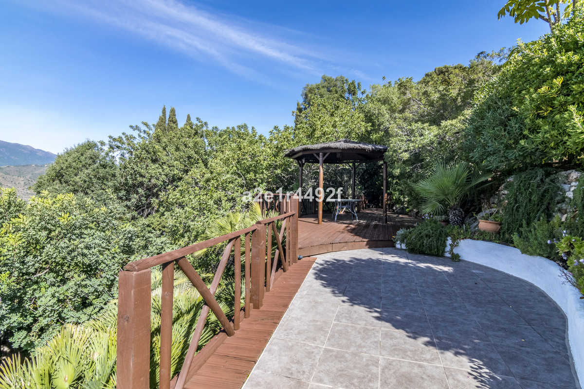 Villa Semi Detached in Istán, Costa del Sol
