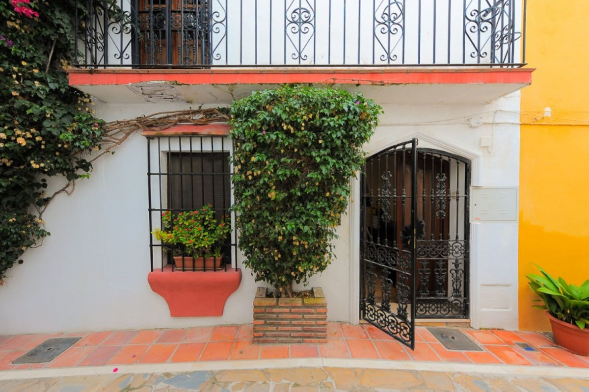 3 bedroom Townhouse For Sale in Marbella, Málaga - thumb 2