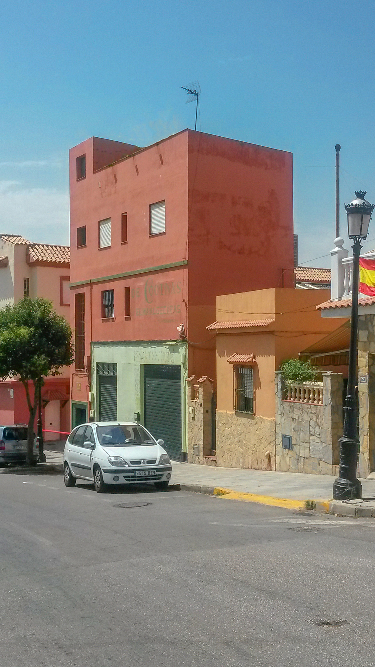 Apartment Complex, Algeciras, Costa del Sol.
4 Bedrooms, 2 Bathrooms, Built 293 m&sup2;.

Settin, Spain