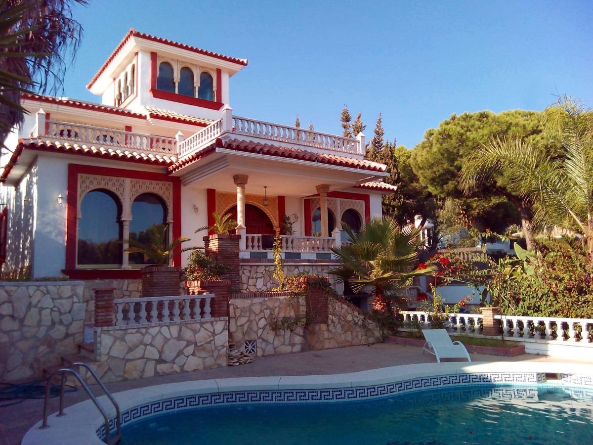 7 bedroom Villa For Sale in La Cala de Mijas, Málaga - thumb 48