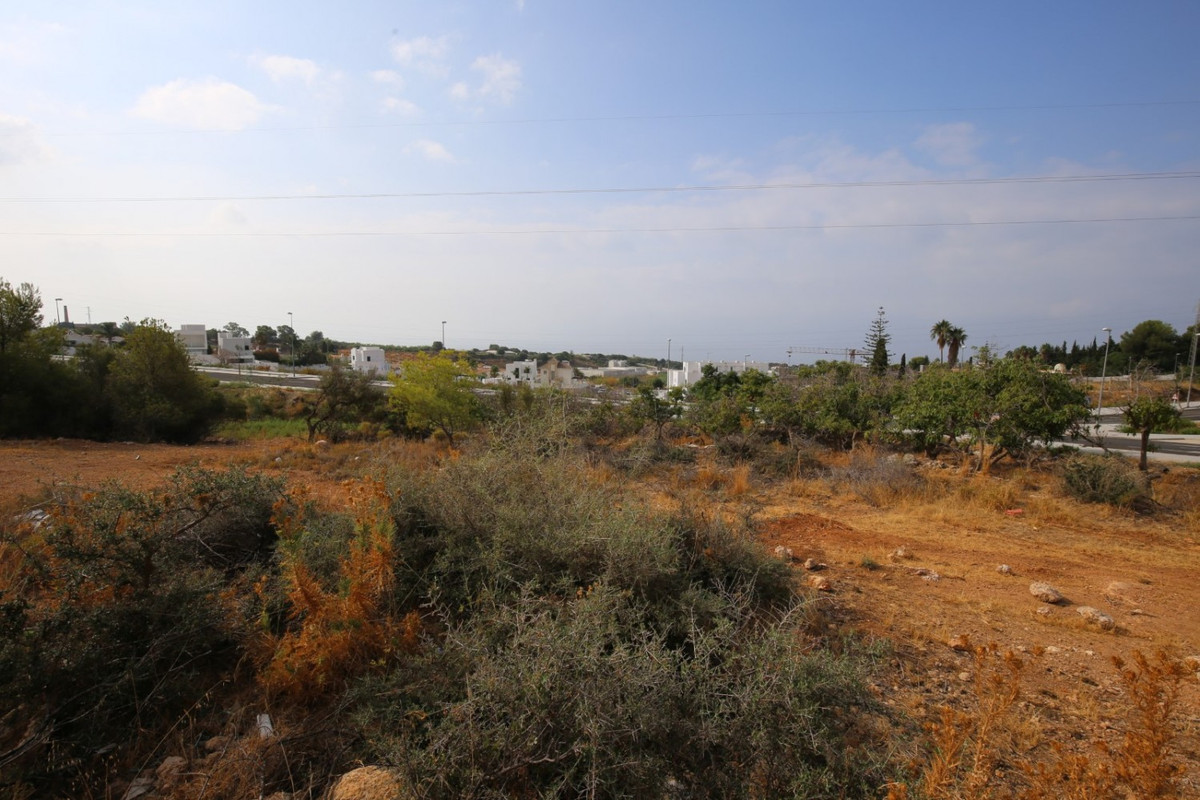 Fantastic 1407 m2 urban plot, in a newly built area of Nerja and facing the sea.