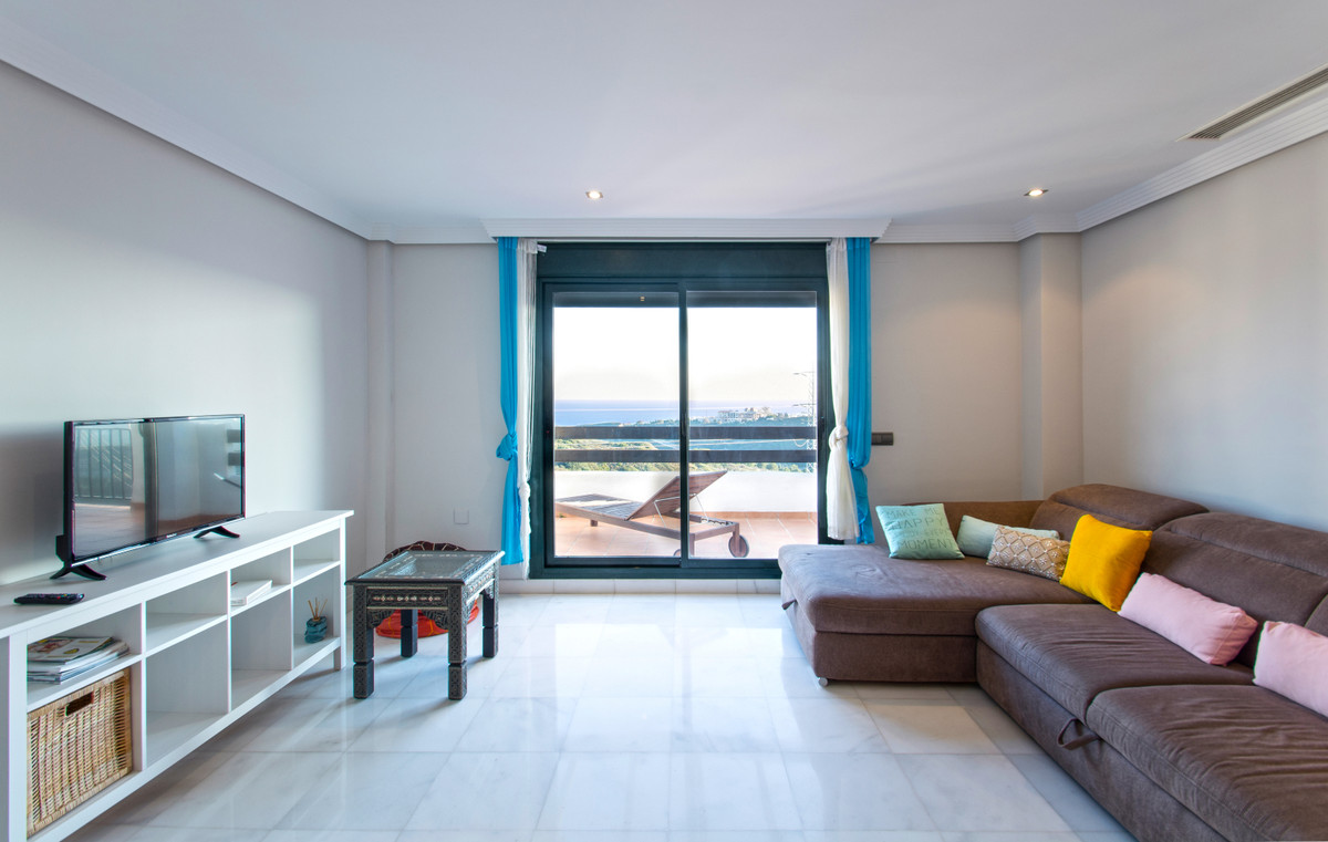 Apartment Middle Floor in Casares, Costa del Sol
