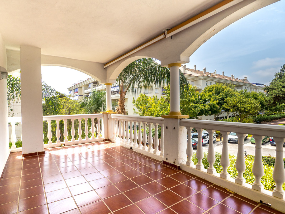 Bright and airy 2 bed, 2 bath corner apartment with a fantastic southwest facing terrace on the famo, Spain