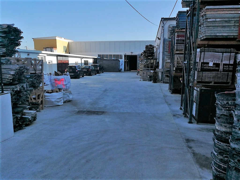 PALMA ZONE CALLE ARAGON NEAR THE PONT D INCA, industrial warehouse of about 580 m2 with a yard of 12, Spain