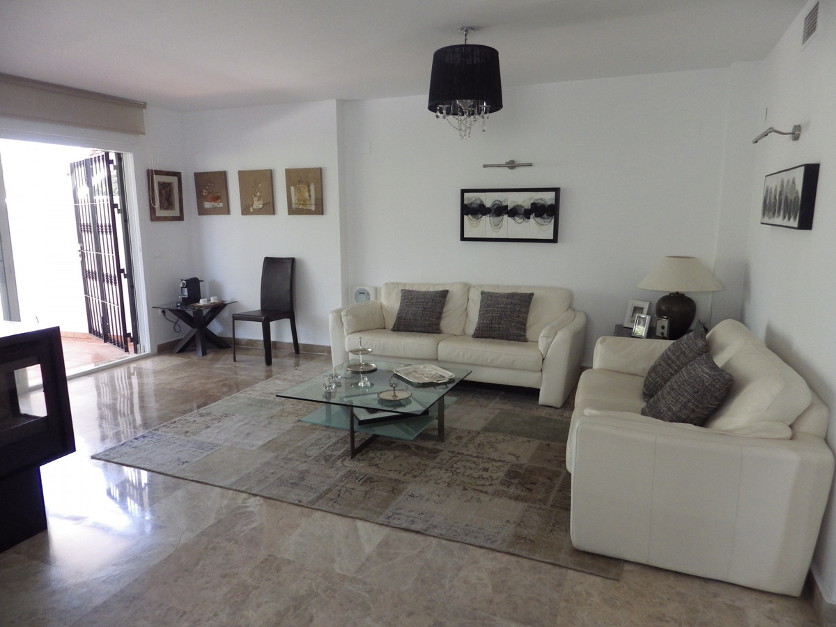 Unifamiliar con 5 Dormitorios en Venta Nueva Andalucía