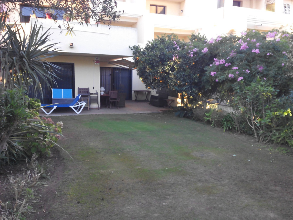 Magnificent ground floor apartment of 130 m² plus 100 m² of garden, with barbecue and terrace of 30 , Spain
