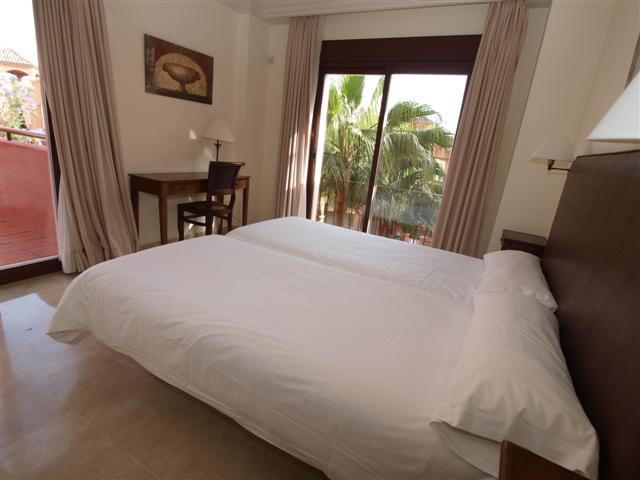 Wonderful duplex penthouse apartment located in an exclusive Resort in Puerto Banus.