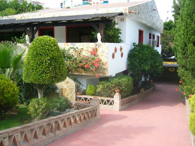5 Bedroom Detached Villa For Sale Marbella, Costa del Sol - HP254326