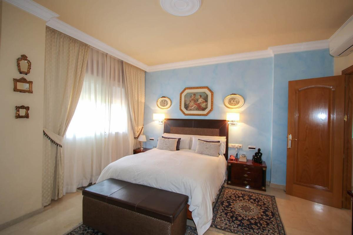 6 bedroom Villa For Sale in Alhaurín de la Torre, Málaga - thumb 26