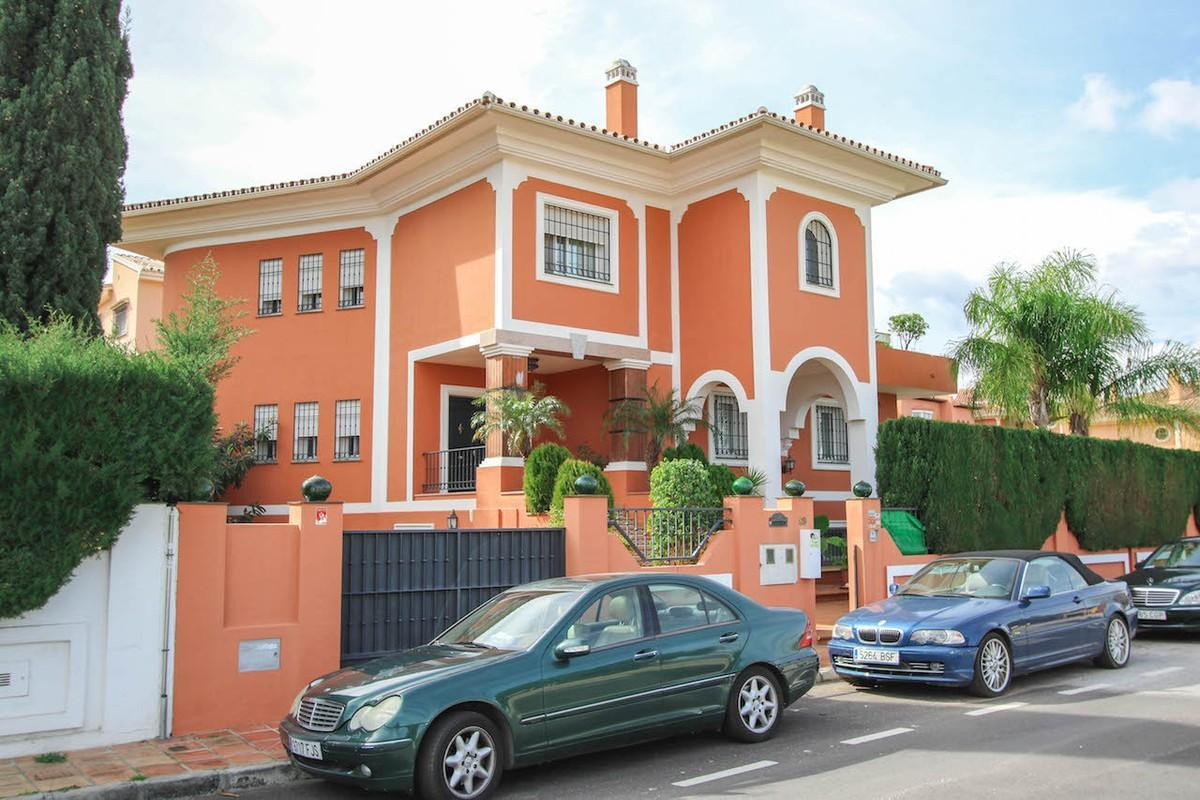 6 bedroom Villa For Sale in Alhaurín de la Torre, Málaga - thumb 9