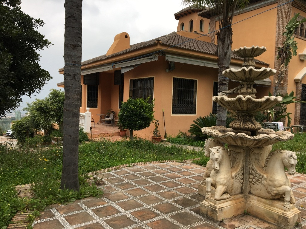 7 bedroom Villa For Sale in Alhaurín de la Torre, Málaga - thumb 4