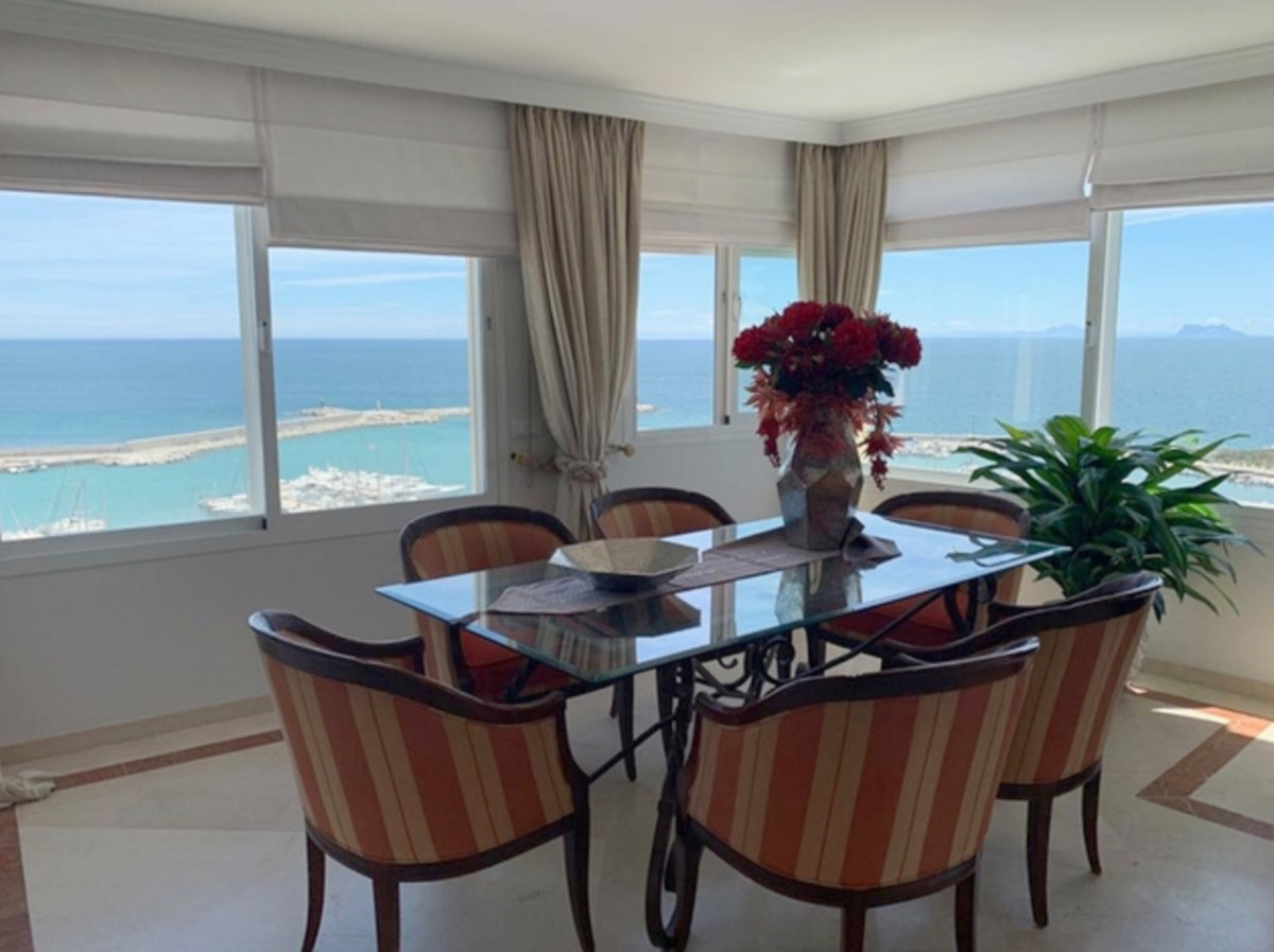 Apartment Penthouse for sale in Estepona