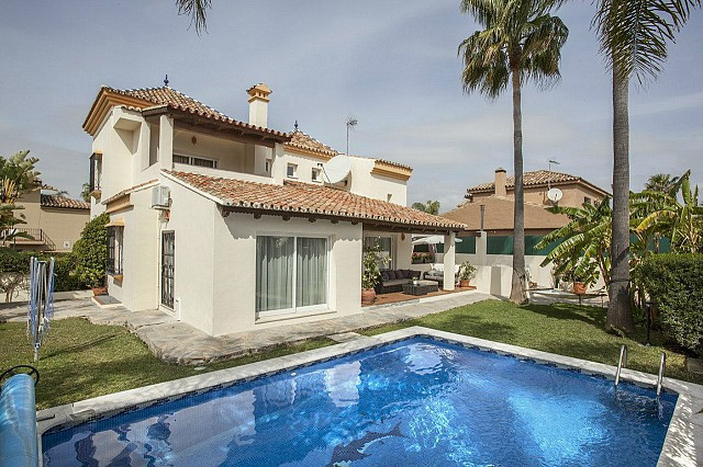 Villa - Chalet en venta en Nueva Andalucía R2561705