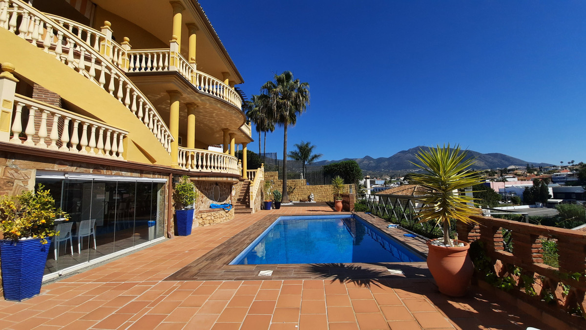4 bedroom Villa For Sale in Fuengirola, Málaga - thumb 5