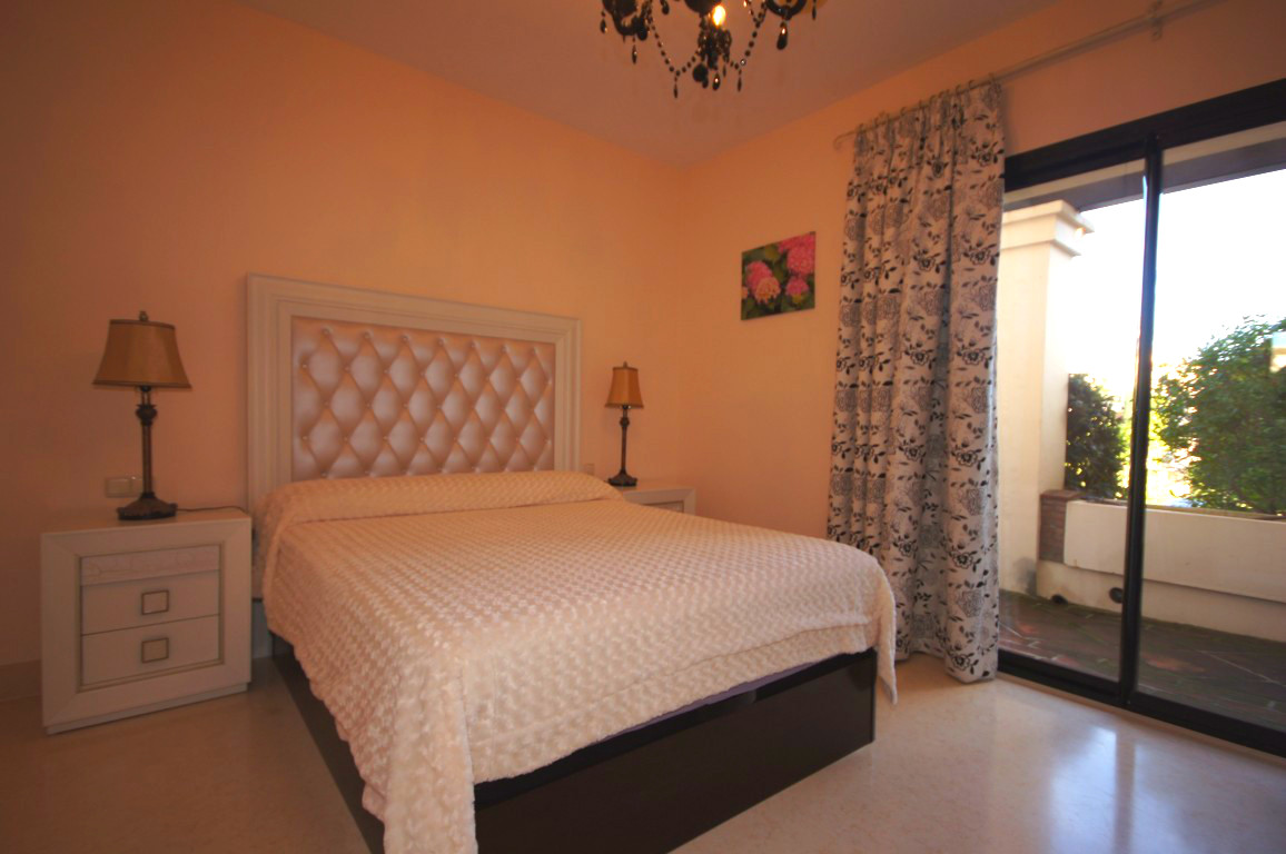 2 bedroom Apartment For Sale in Benahavís, Málaga - thumb 3