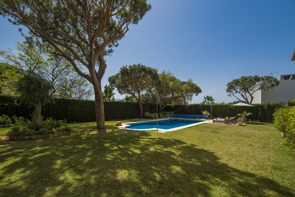 4 bedroom Villa For Sale in Elviria, Málaga - thumb 15