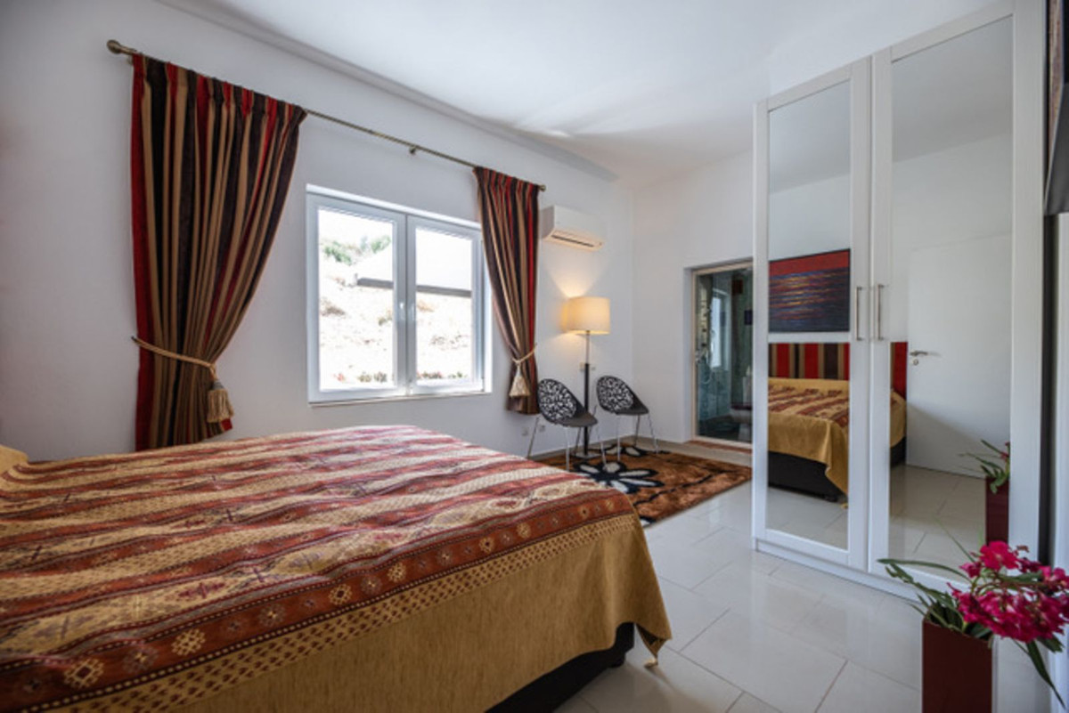 4 bedroom Villa For Sale in Nueva Andalucía, Málaga - thumb 26